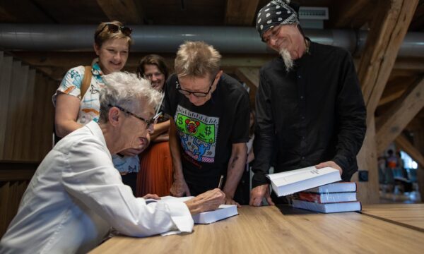 367447658_284713414203756_8195076093321791570_n